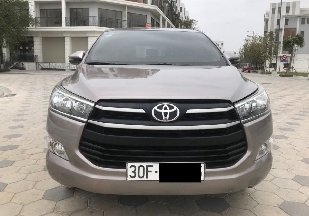 Toyota Innova 2019 - Cần bán lại xe Toyota Innova 2.0E sản xuất 2019, màu nâu số sàn