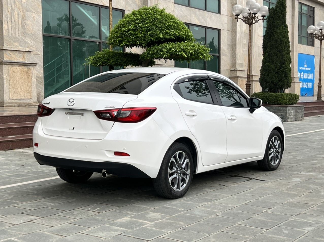 Mazda 2 2020 - Bán xe Mazda 2 1.5AT sản xuất năm 2020, màu trắng, 515 triệu