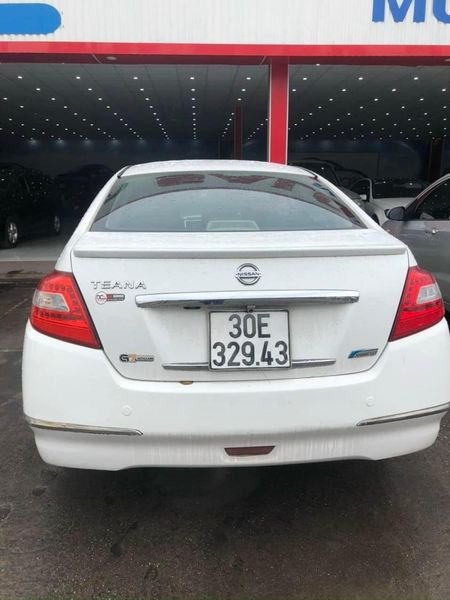 Nissan Teana 2009 - Cần bán lại xe Nissan Teana sản xuất 2009, màu trắng