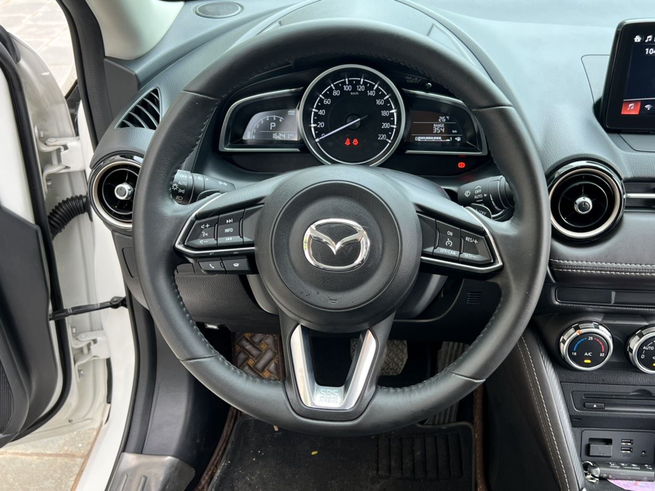 Mazda 2 2020 - Bán xe Mazda 2 1.5AT sản xuất năm 2020, màu trắng, 515 triệu