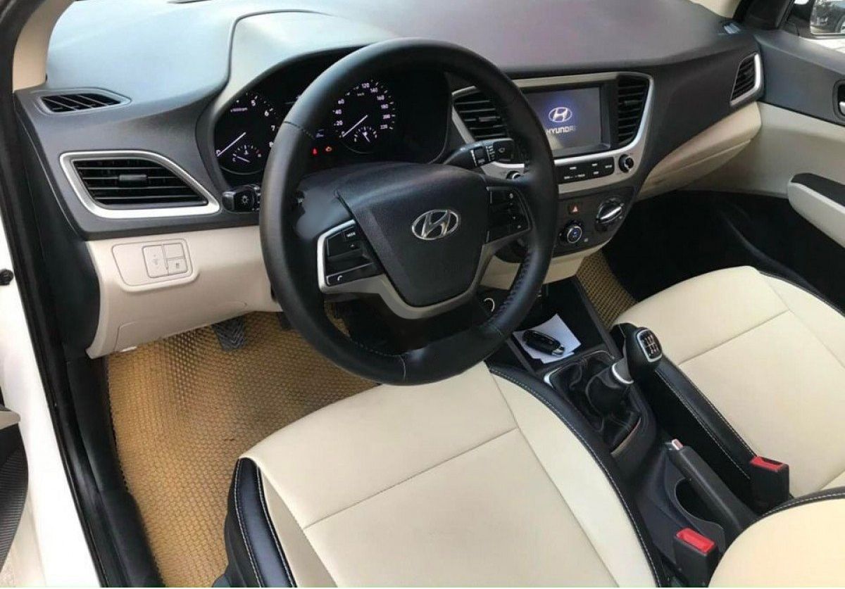 Hyundai Accent 2018 - Cần bán lại xe Hyundai Accent 1.4MT năm 2018, màu trắng, giá 368tr