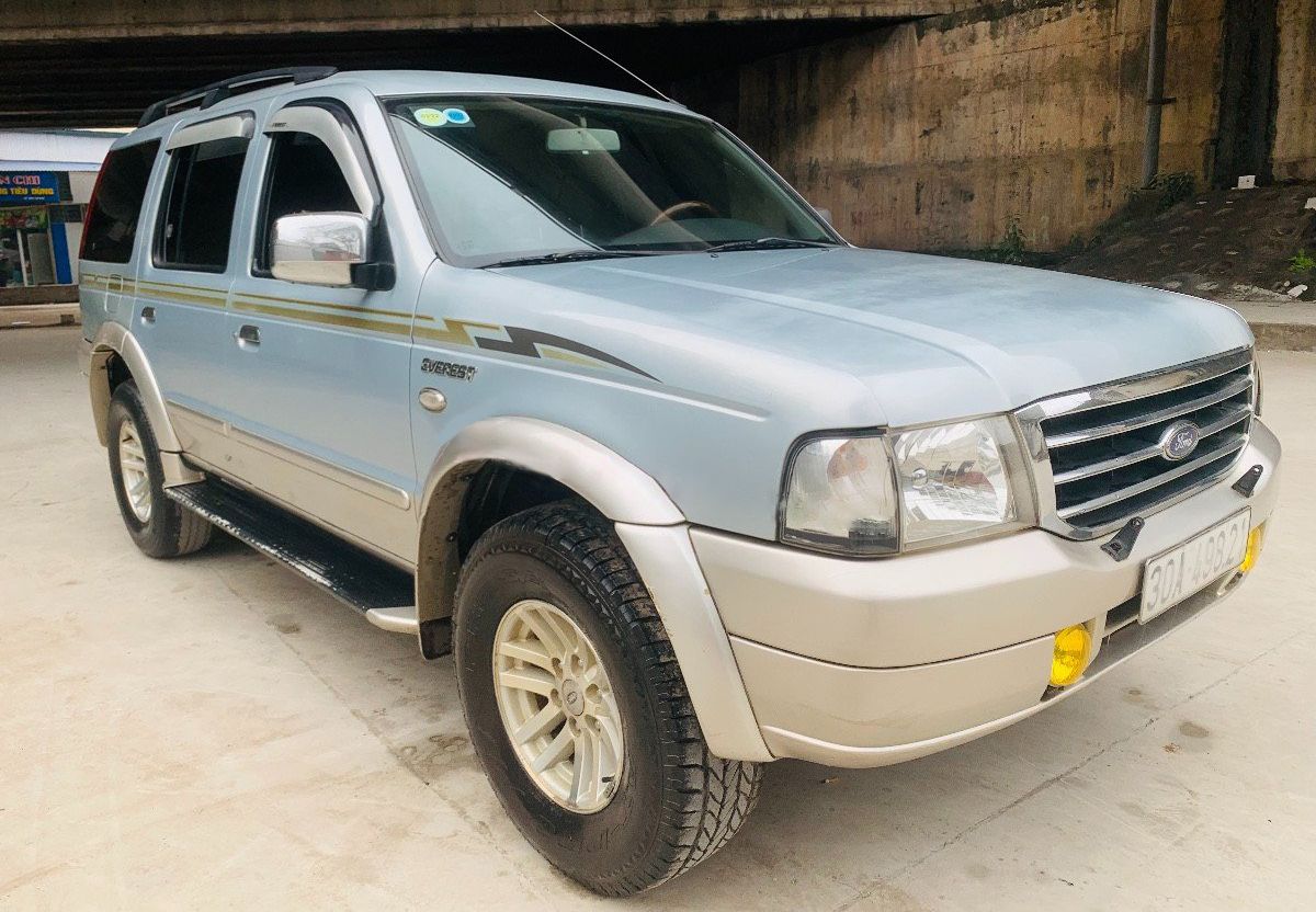 Ford Everest 2006 - Cần bán Ford Everest 2.5MT sản xuất 2006, màu bạc xe gia đình giá cạnh tranh