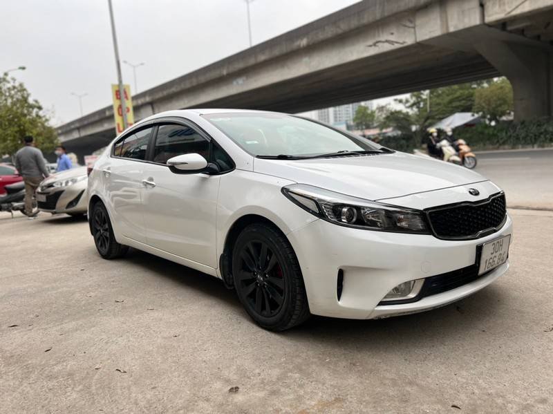 Kia Cerato 2017 - Bán Kia Cerato 1.6MT sản xuất 2017, giá tốt