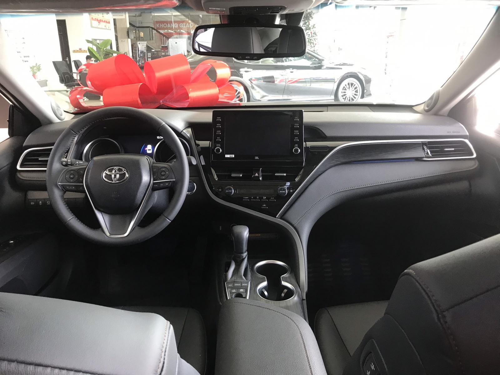 Toyota Camry 2022 mới tại Toyota An Sương