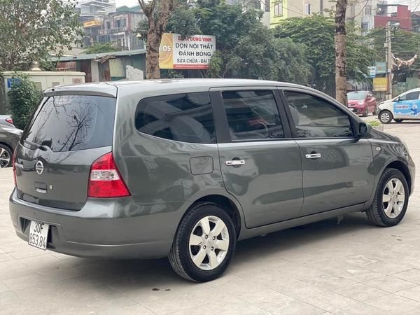 Nissan Grand livina 2011 - Bán ô tô Nissan Grand livina 1.8MT sản xuất năm 2011, màu xám số sàn