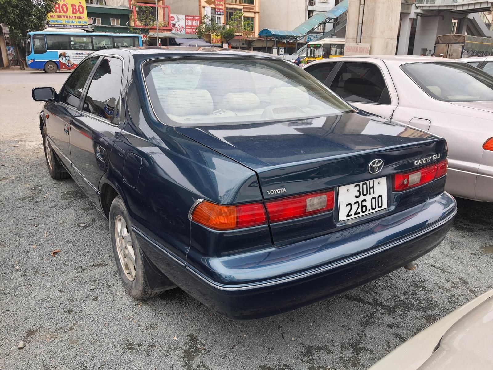 Toyota Camry 1998 - Bán ô tô Toyota Camry đăng ký lần đầu 1998 xe gia đình giá chỉ 165tr