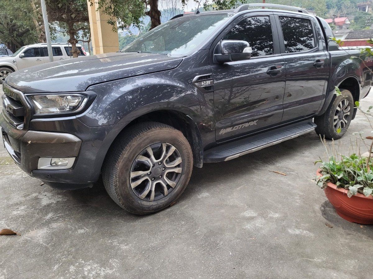 Ford Ranger 2017 - Cần bán gấp Ford Ranger sản xuất năm 2017, màu xám, nhập khẩu nguyên chiếc còn mới