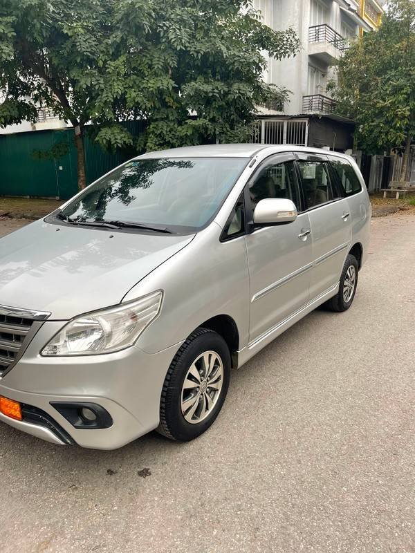 Toyota Innova 2015 - Bán Toyota Innova 2.0E sản xuất năm 2015, màu bạc