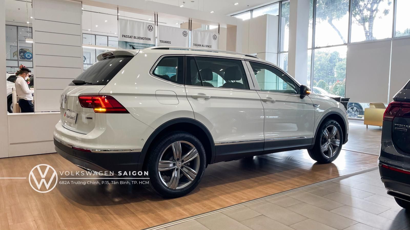 Volkswagen Tiguan 2022 - [Volkswagen Vũng Tàu ]Tiguan Luxury S 2022 màu trắng, động cơ 2.0 Turbo, SUV 7 chỗ gầm cao cho gia đình, dẫn động 2 cầu