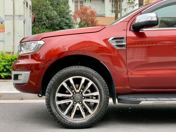 Ford Everest 2019 - Cần bán gấp Ford Everest Titanium 2.0L sản xuất 2019, màu đỏ, nhập khẩu