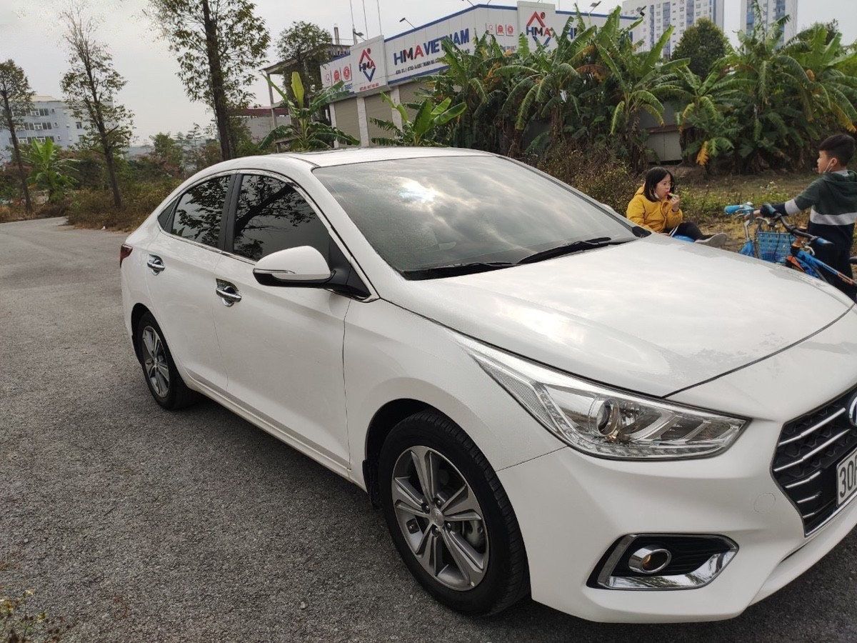 Hyundai Accent 2018 - Cần bán lại xe Hyundai Accent năm sản xuất 2018, màu trắng, giá tốt