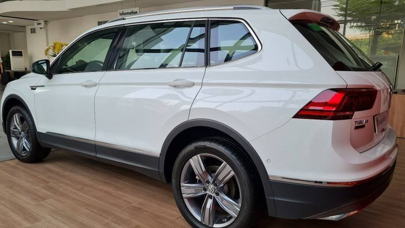 Volkswagen Tiguan 2020 - Bán ô tô Volkswagen Tiguan năm sản xuất 2020, màu trắng, nhập khẩu