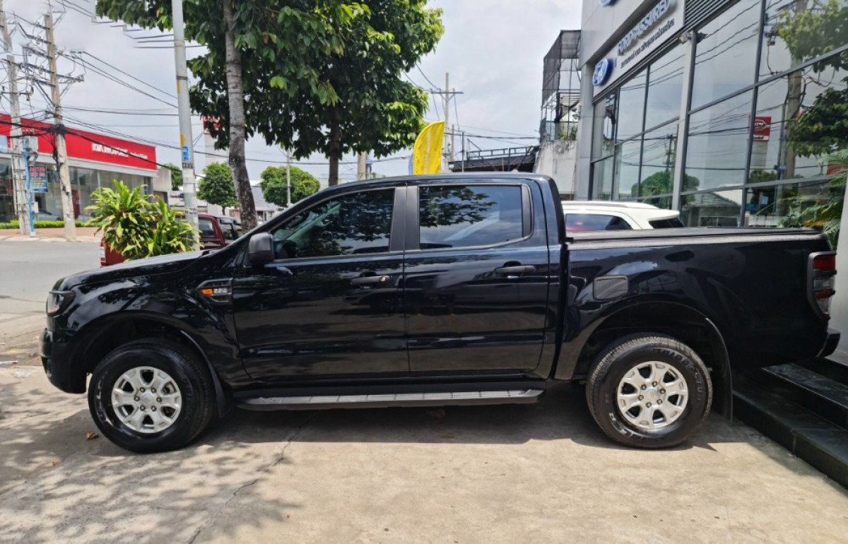 Ford Ranger 2021 - Cần bán xe Ford Ranger XLS sản xuất năm 2021, màu đen còn mới