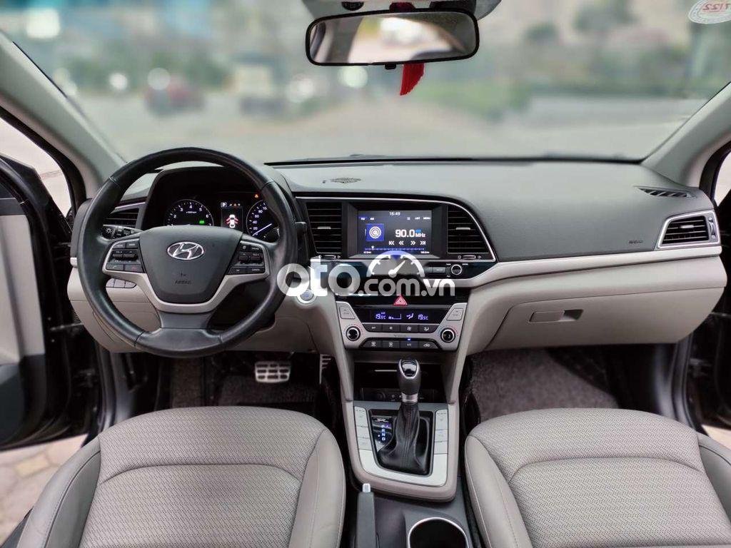 Hyundai Elantra 2017 - Cần bán Hyundai Elantra GLS 2.0AT sản xuất năm 2017, màu đen, 538 triệu