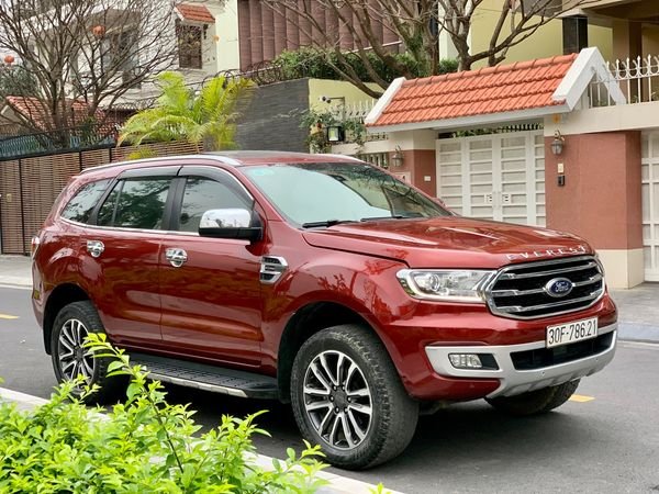Ford Everest 2019 - Cần bán gấp Ford Everest Titanium 2.0L sản xuất 2019, màu đỏ, nhập khẩu