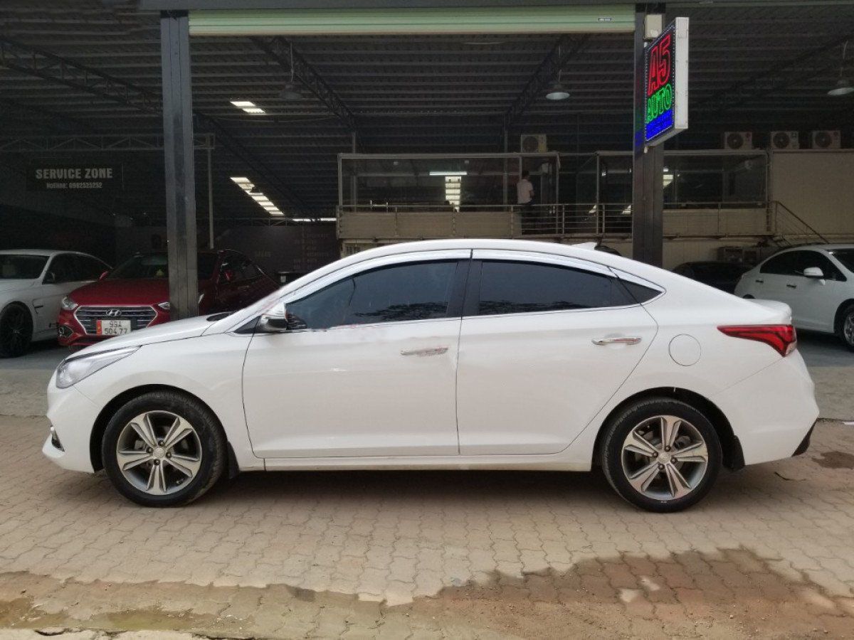 Hyundai Accent 2019 - Cần bán gấp Hyundai Accent 1.4ATH sản xuất 2019, màu trắng