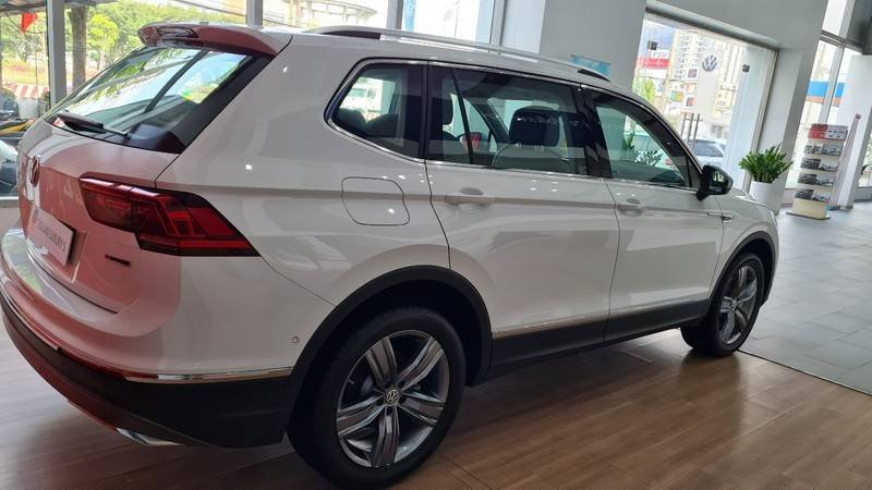 Volkswagen Tiguan 2020 - Bán ô tô Volkswagen Tiguan năm sản xuất 2020, màu trắng, nhập khẩu