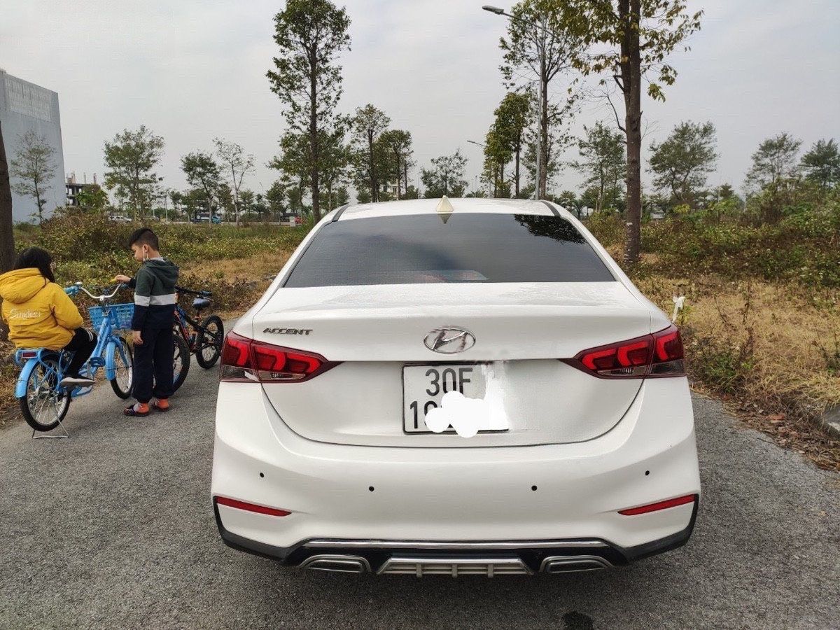 Hyundai Accent 2018 - Cần bán lại xe Hyundai Accent năm sản xuất 2018, màu trắng, giá tốt