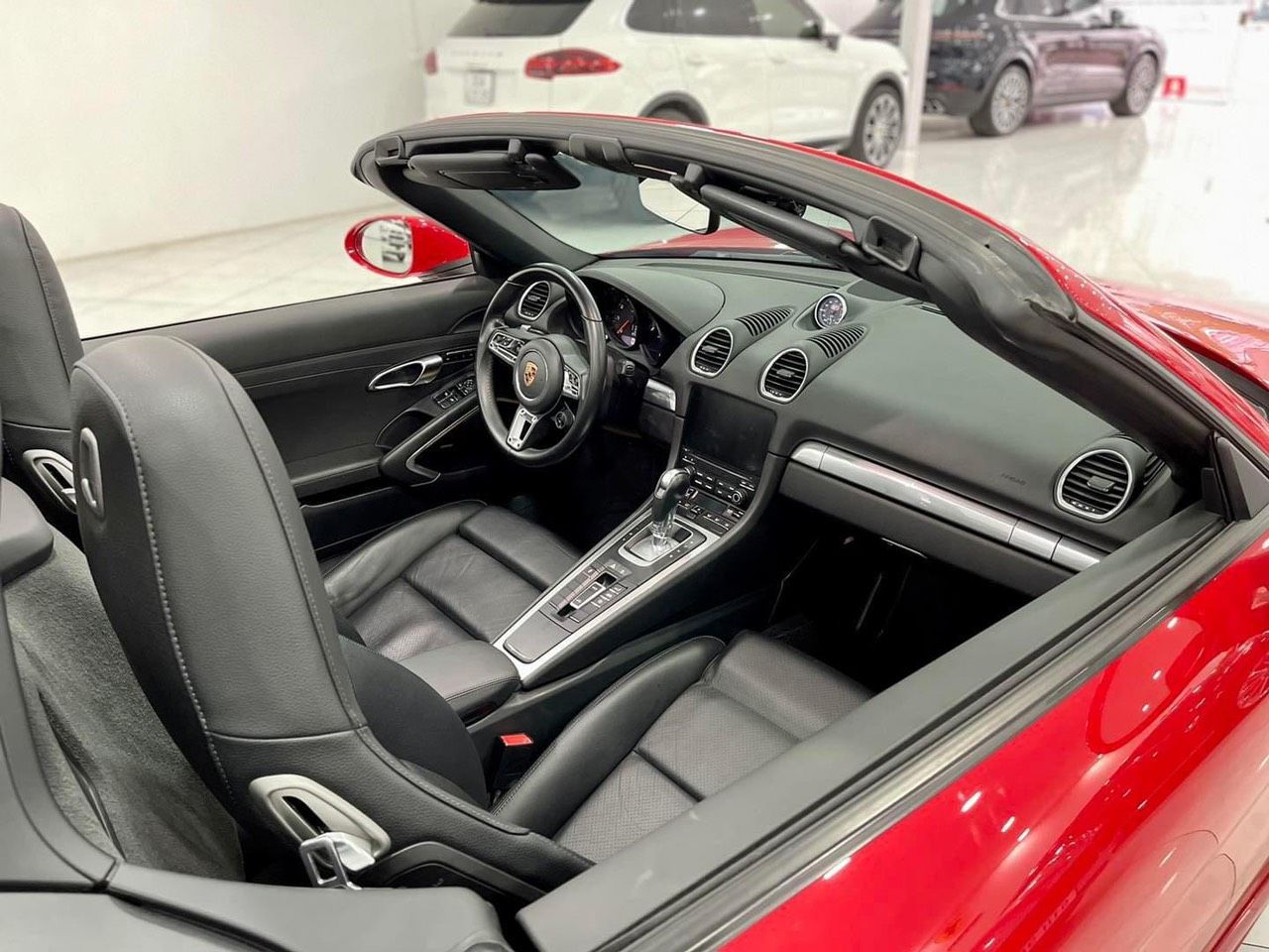 Porsche Boxster 2020 - Bán xe Porche Boxster 2020, màu đỏ, mới đi 20.000km