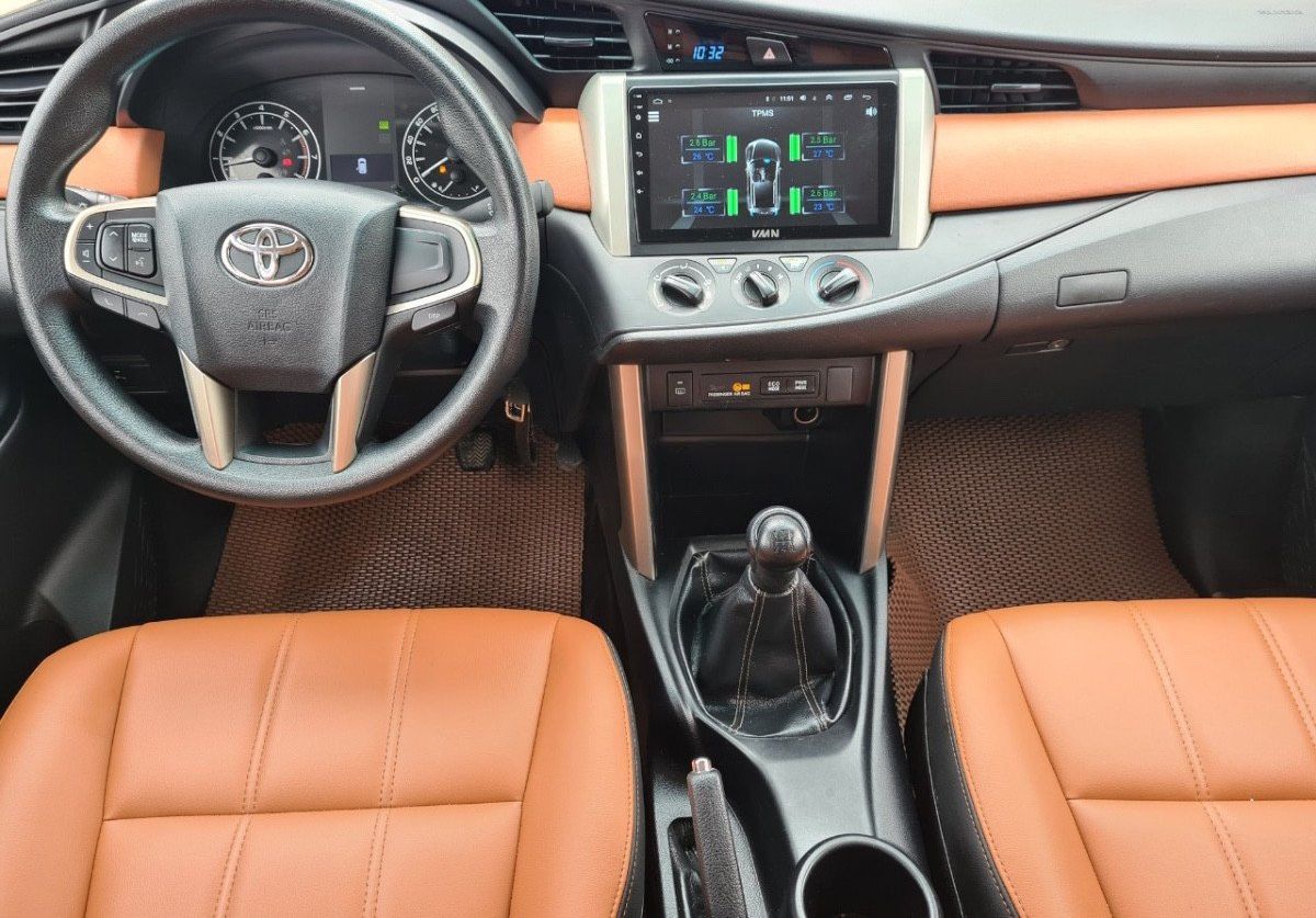 Toyota Innova 2017 - Bán Toyota Innova 2.E năm sản xuất 2017, màu trắng, giá chỉ 475 triệu