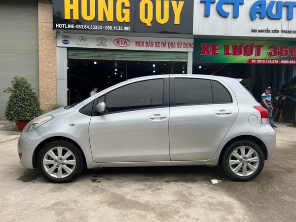 Toyota Yaris 2009 - Bán Toyota Yaris sản xuất 2009, màu bạc, xe nhập, giá chỉ 315 triệu