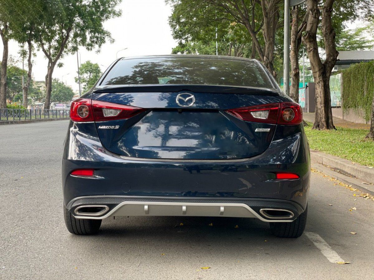 Mazda 3 2018 - Cần bán gấp Mazda 3 sản xuất năm 2018, màu xanh lam xe gia đình