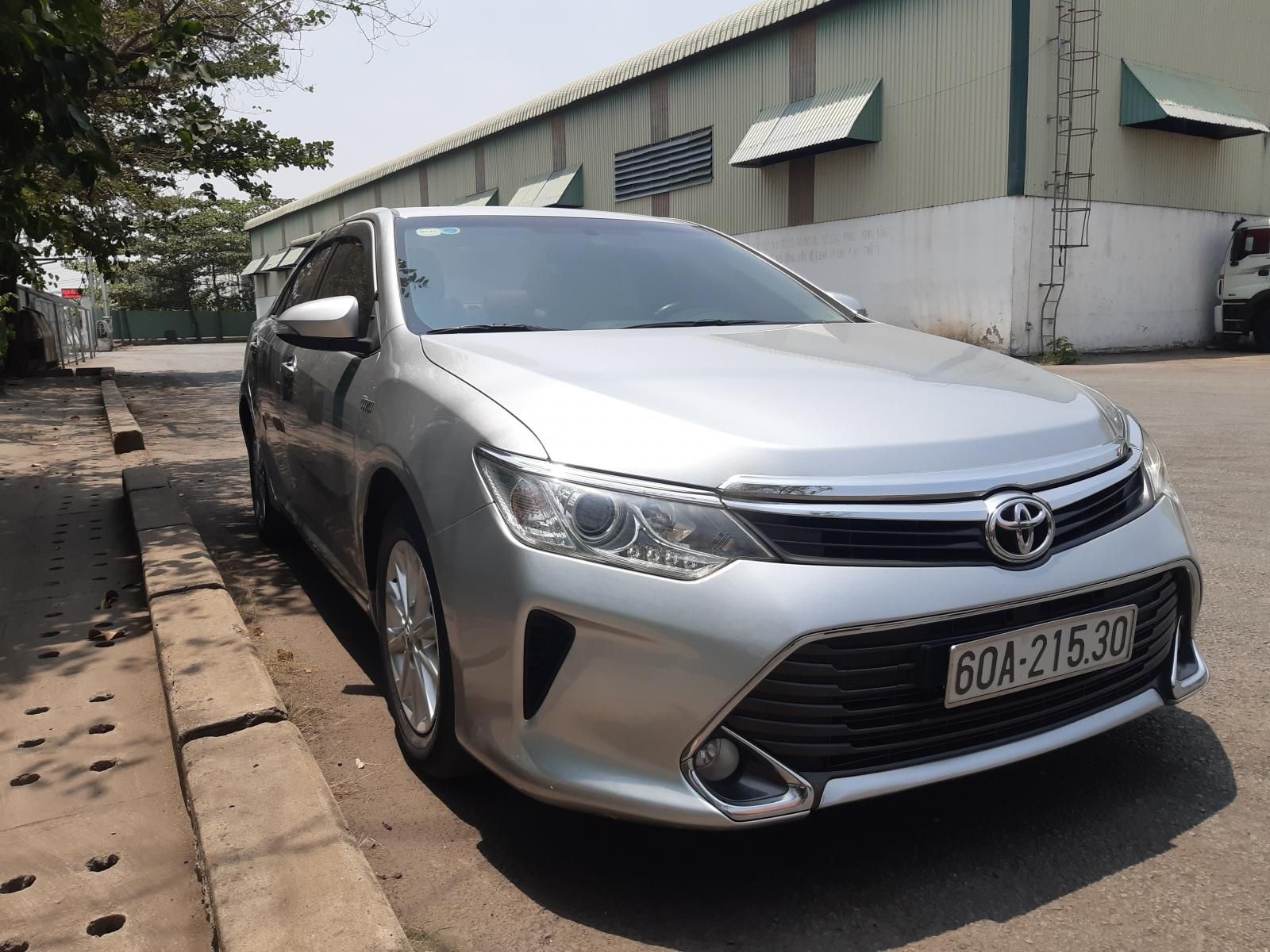 Toyota Camry 2015 - Một chủ mua mới 11/2015 đúng 68.000 km, trang bị màn hình android