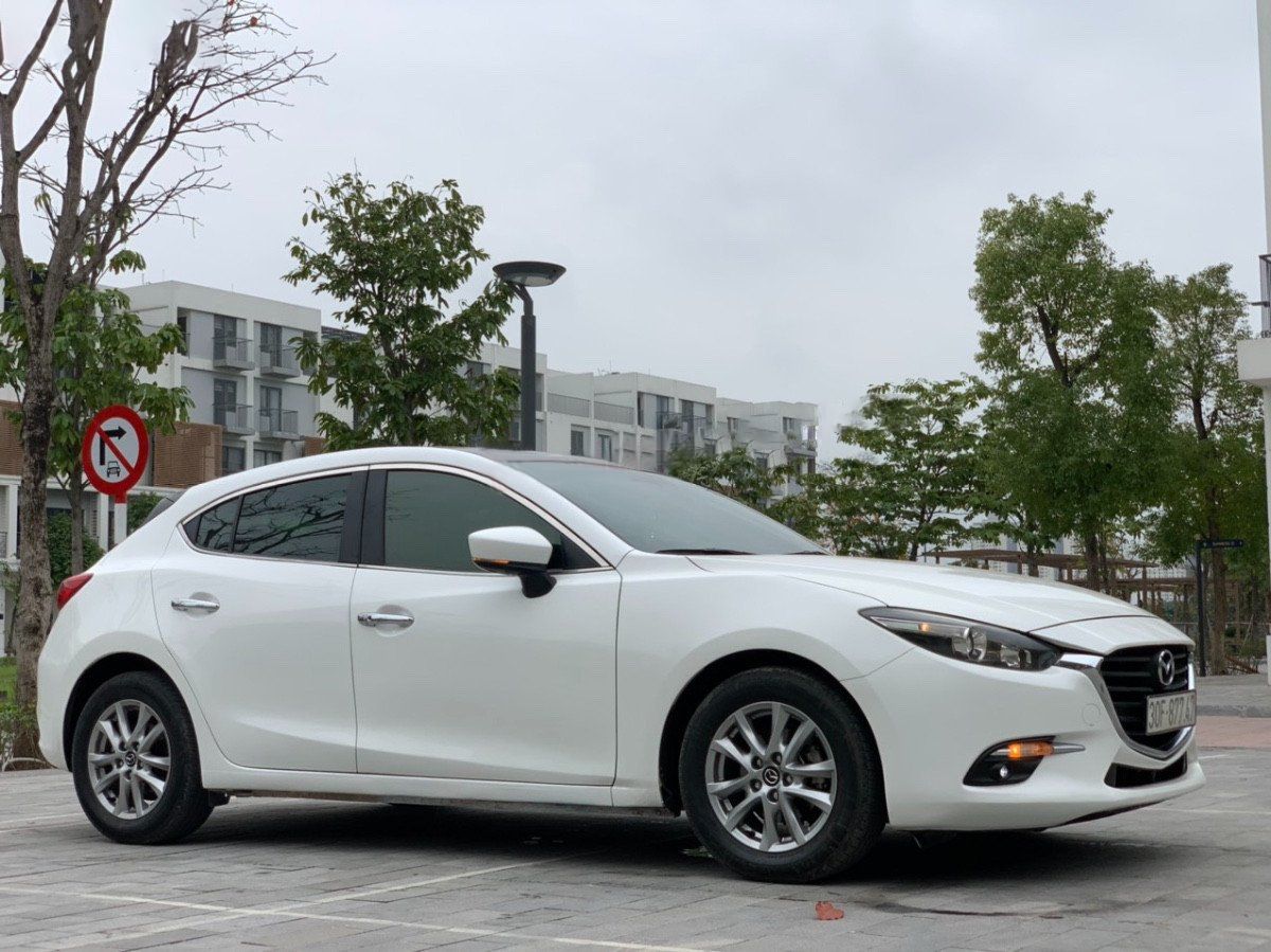 Mazda 3 2018 - Bán ô tô Mazda 3 sản xuất 2018, màu trắng, 579 triệu