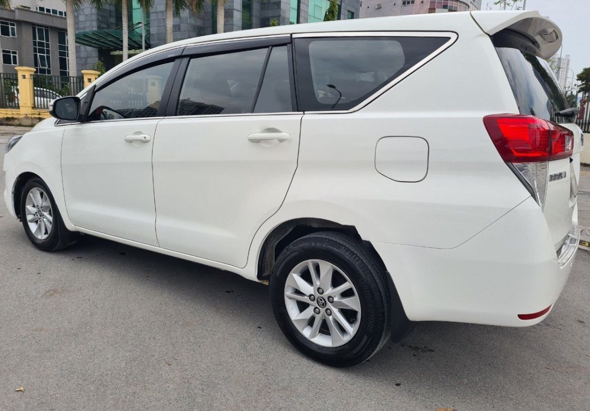 Toyota Innova 2017 - Bán Toyota Innova 2.E năm sản xuất 2017, màu trắng, giá chỉ 475 triệu