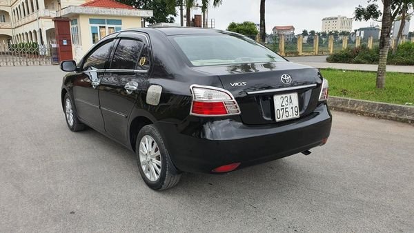 Toyota Vios 2011 - Cần bán lại xe Toyota Vios 1.5E năm sản xuất 2011, màu đen