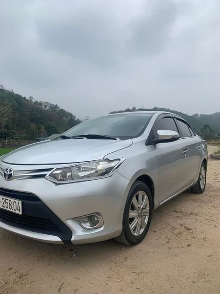 Toyota Vios 2014 - Cần bán lại xe Toyota Vios 1.5E MT sản xuất 2014, màu bạc