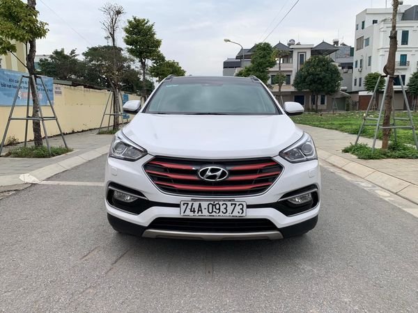 Hyundai Santa Fe 2016 - Bán Hyundai Santa Fe sản xuất 2016, màu trắng