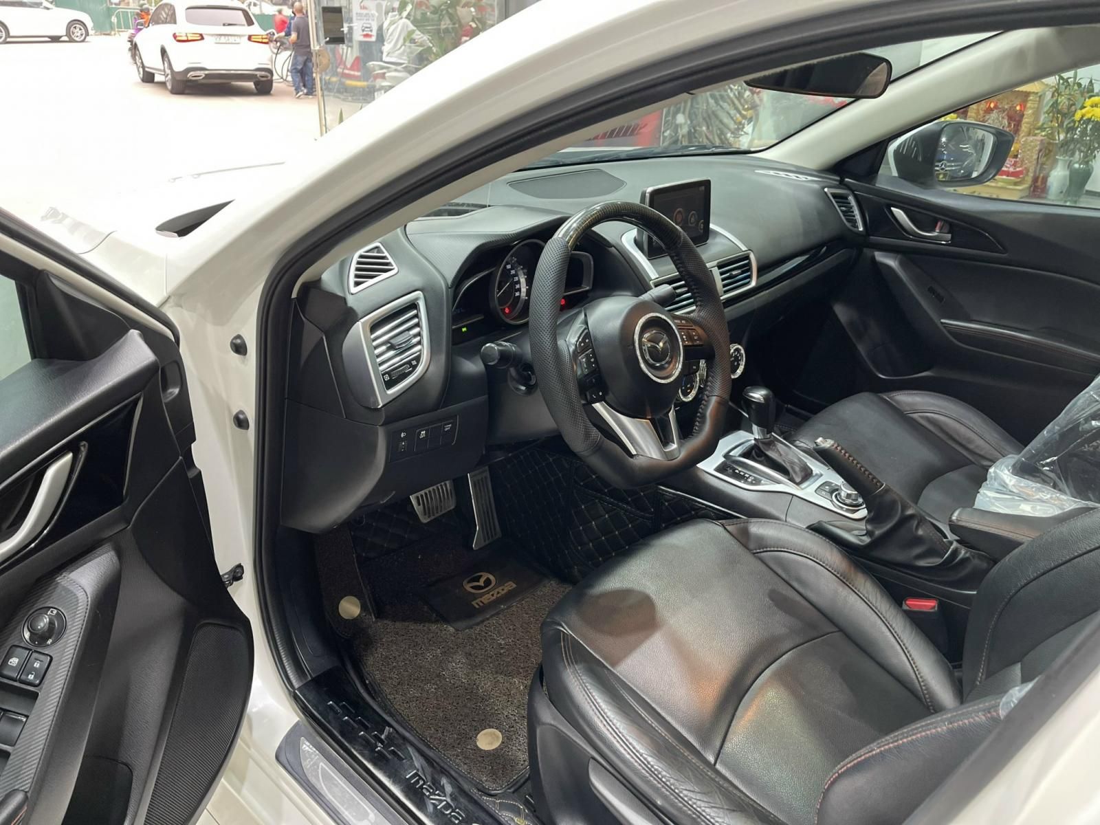 Mazda 3 2015 - Bán nhanh chiếc Mazda 3 đời 2015, màu trắng