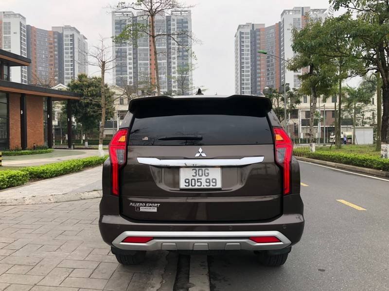 Mitsubishi Pajero 2021 - Cần bán xe Mitsubishi Pajero năm sản xuất 2021, màu nâu, nhập khẩu 