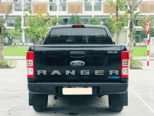 Ford Ranger 2020 - Cần bán Ford Ranger XLS 2.2 4x2 AT năm 2020, màu đen, giá tốt