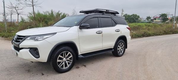 Toyota Fortuner 2018 - Bán Toyota Fortuner 2.4G MT năm 2018, màu trắng giá cạnh tranh