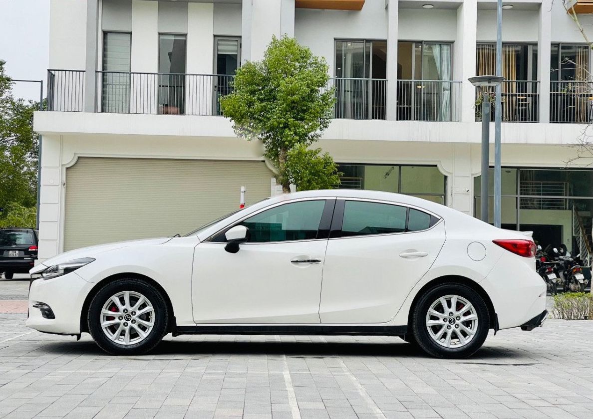 Mazda 3 2017 - Cần bán lại xe Mazda 3 sản xuất năm 2017, màu trắng, giá tốt