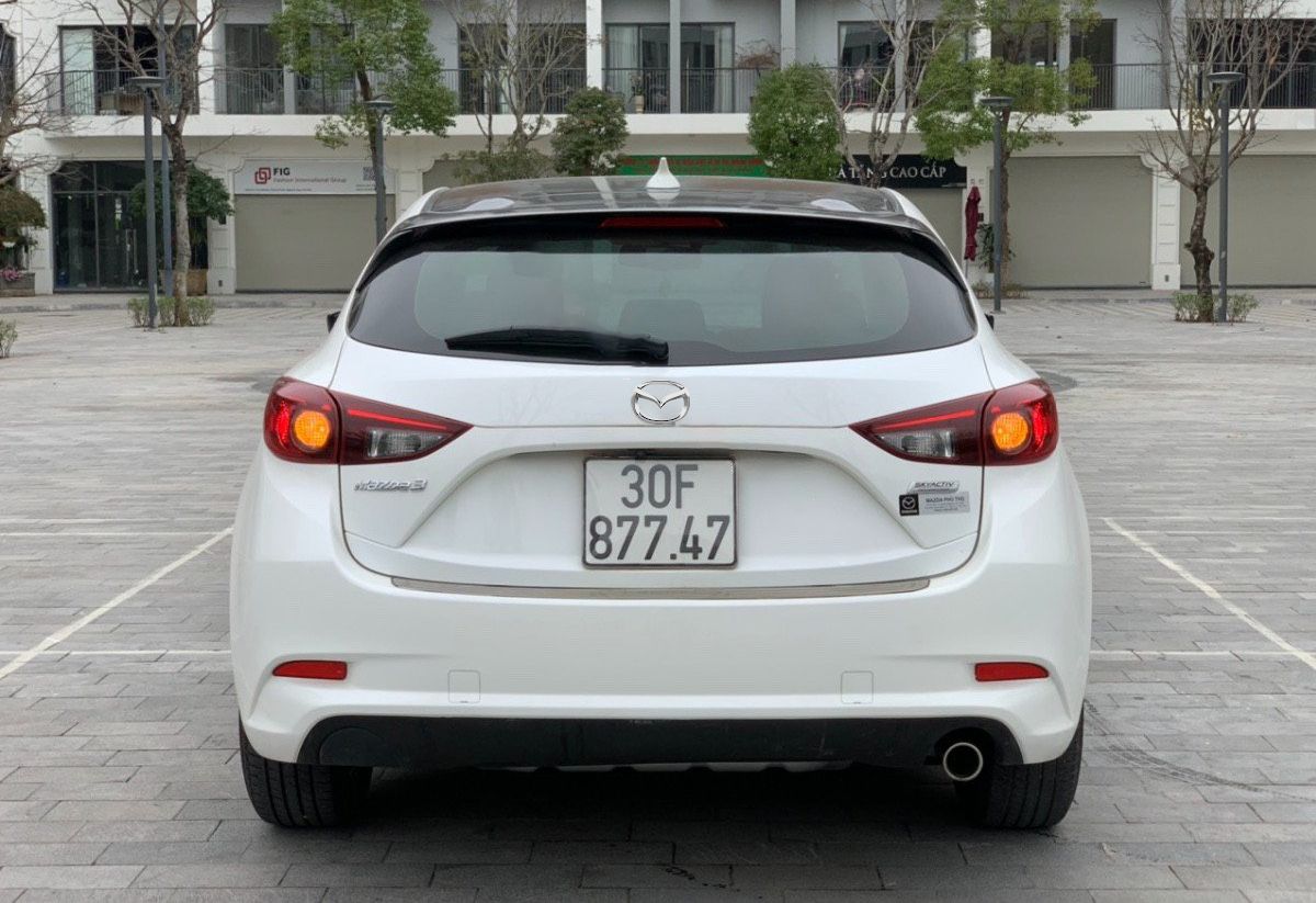 Mazda 3 2018 - Bán ô tô Mazda 3 sản xuất 2018, màu trắng, 579 triệu