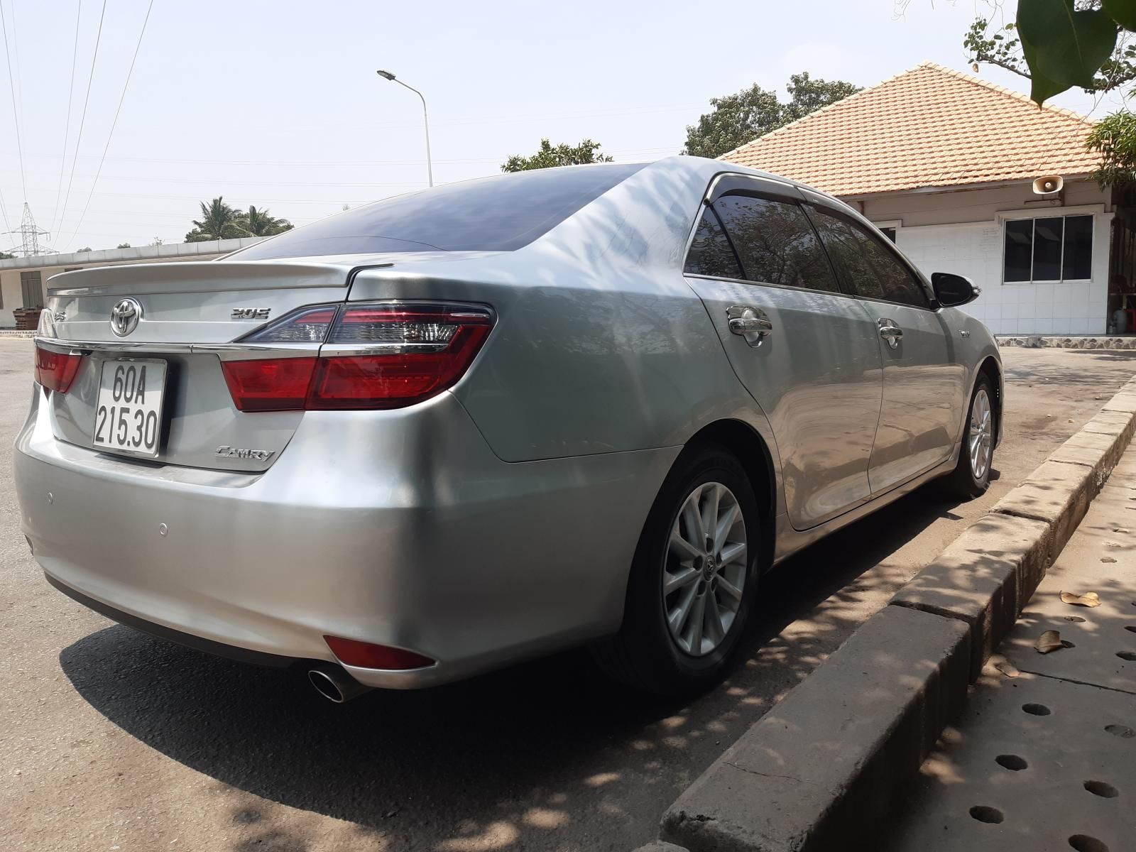 Toyota Camry 2015 - Một chủ mua mới 11/2015 đúng 68.000 km, trang bị màn hình android