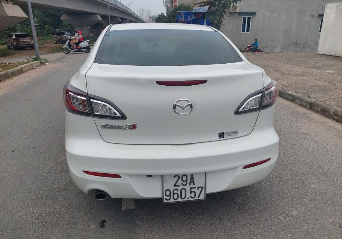 Mazda 3 2013 - Bán Mazda 3 năm sản xuất 2013, màu trắng số tự động