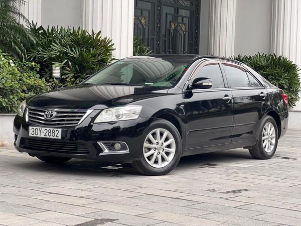 Toyota Camry 2010 - Cần bán gấp Toyota Camry năm 2010, màu đen