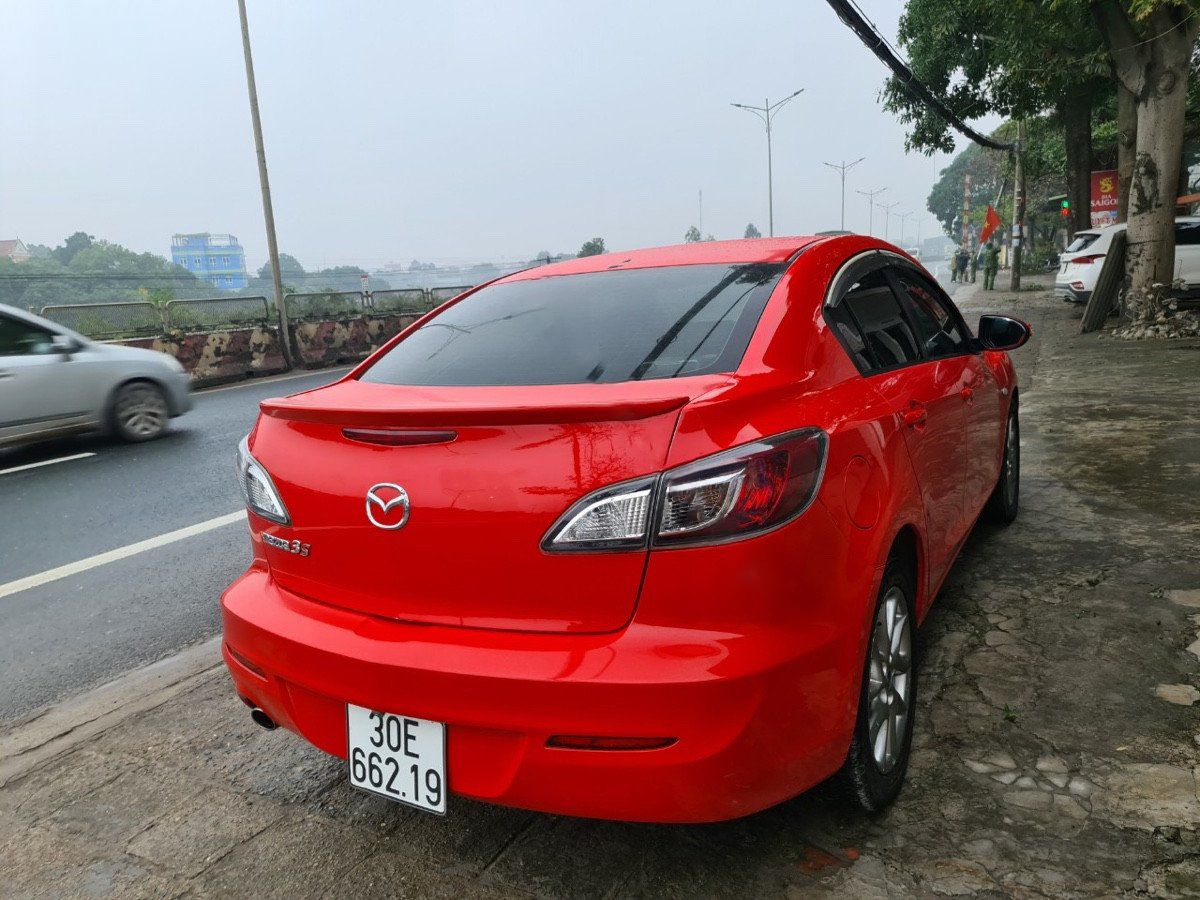 Mazda 3 2013 - Cần bán gấp Mazda 3 năm sản xuất 2013, màu đỏ, 385tr