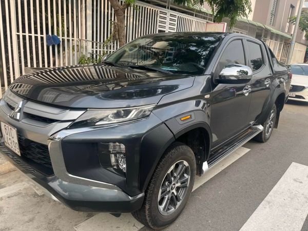 Mitsubishi Triton 2020 - Cần bán gấp Mitsubishi Triton 4x2 AT năm 2020, màu xám, giá 605tr