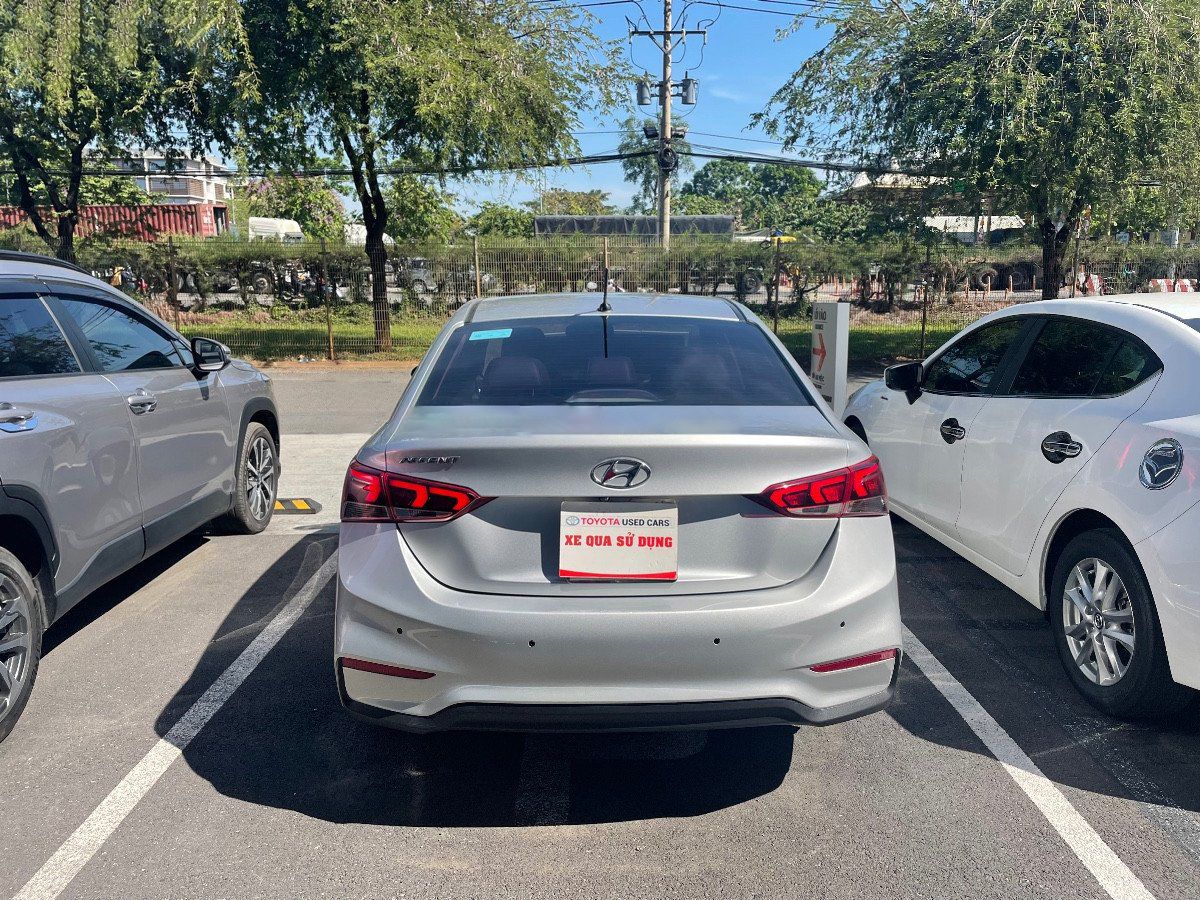 Hyundai Accent 2018 - Bán Hyundai Accent sản xuất năm 2018, màu bạc số tự động, 470tr