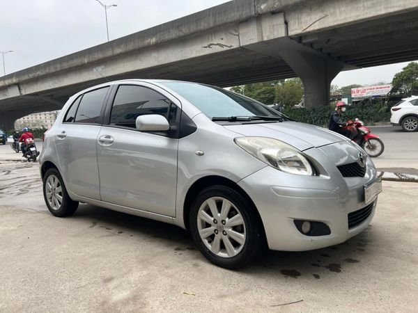 Toyota Yaris 2009 - Bán Toyota Yaris sản xuất 2009, màu bạc, xe nhập, giá chỉ 315 triệu