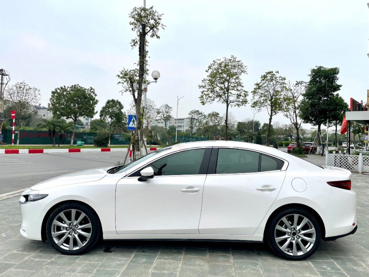 Mazda 3 2020 - Xe Mazda 3 2.0 năm sản xuất 2020, màu trắng, giá chỉ 768 triệu