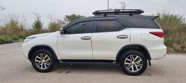 Toyota Fortuner 2018 - Bán Toyota Fortuner 2.4G MT năm 2018, màu trắng giá cạnh tranh