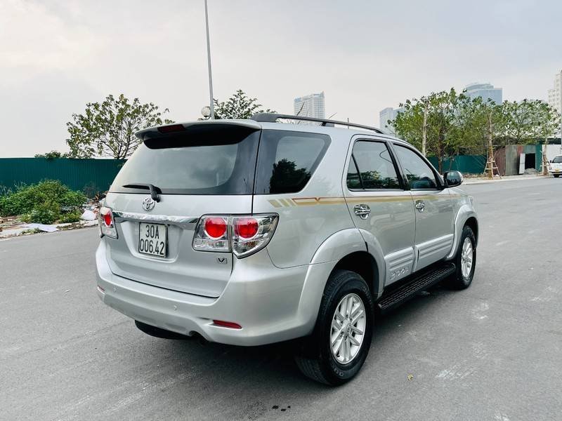 Toyota Fortuner 2013 - Bán Toyota Fortuner năm 2013, màu bạc còn mới