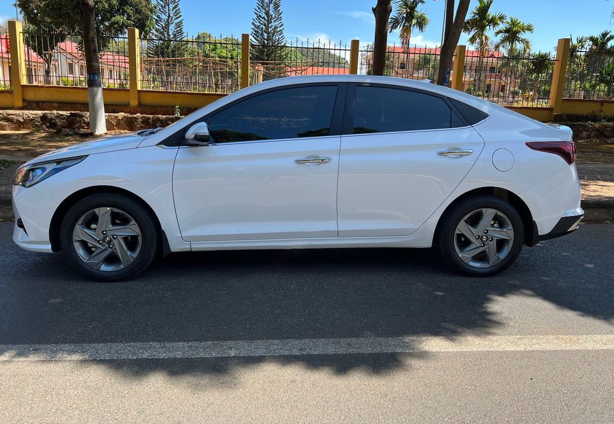 Hyundai Accent 2021 - Bán ô tô Hyundai Accent 1.4AT sản xuất năm 2021, màu trắng như mới, 540tr