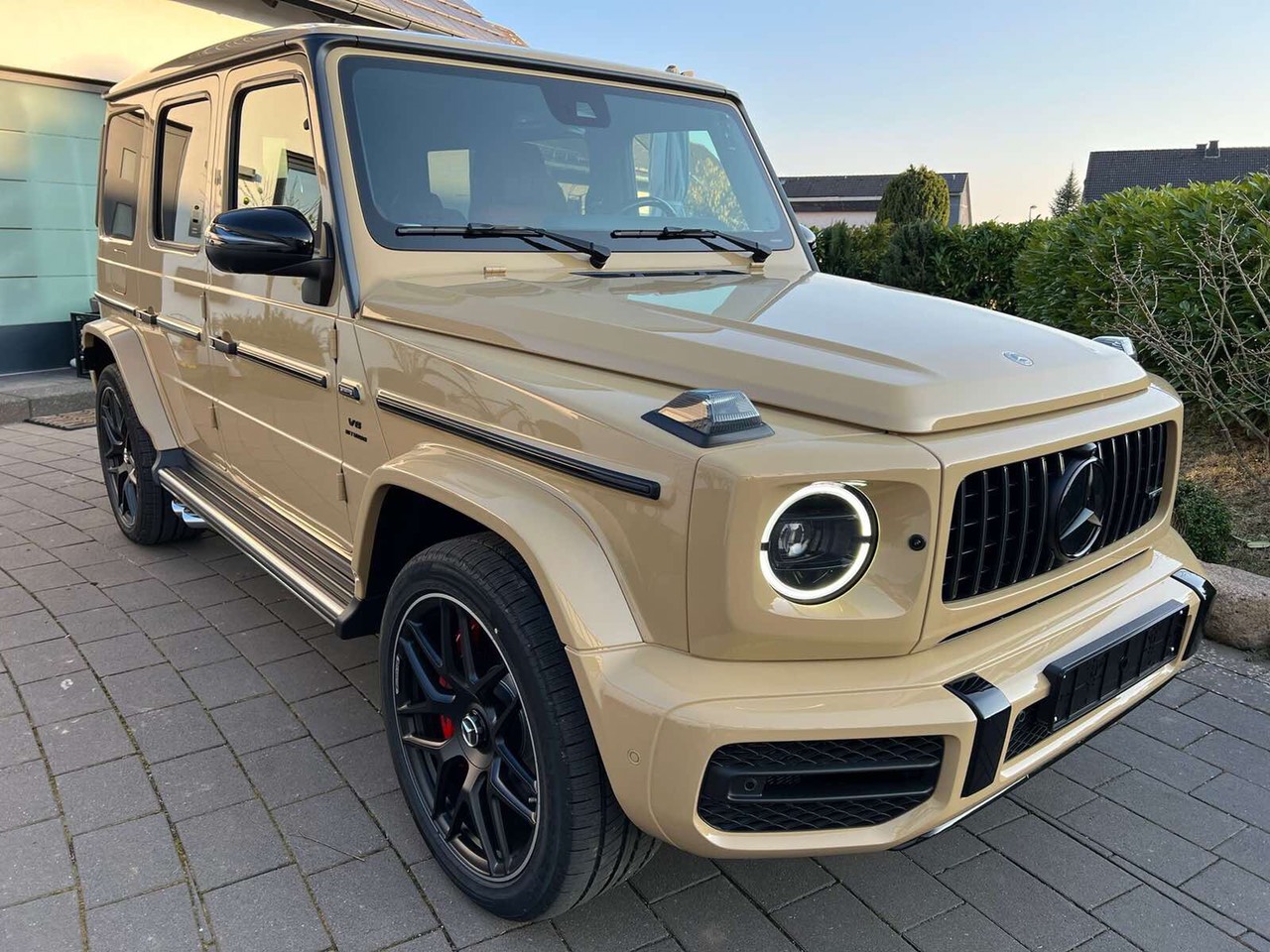 Mercedes-Benz G class 63 AMG 2022 - Bán xe Mercedes 63 AMG sản xuất  2022, màu vàng độc nhất vô nhị 